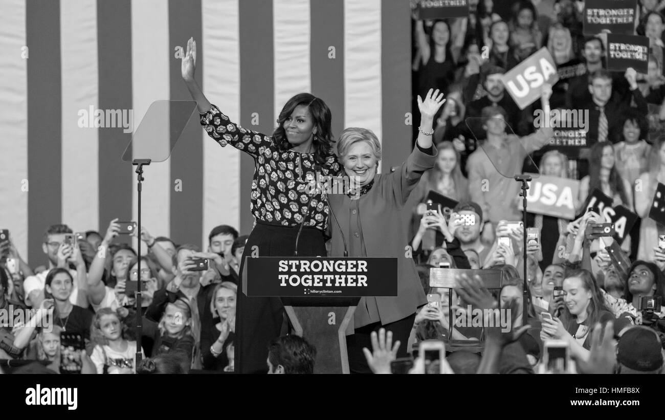 WINSTON-SALEM, NC - 27 Ottobre , 2016: candidato presidenziale democratico Hillary Clinton ci e la First Lady Michelle Obama apparirà in una campagna presidenziale evento. Foto Stock