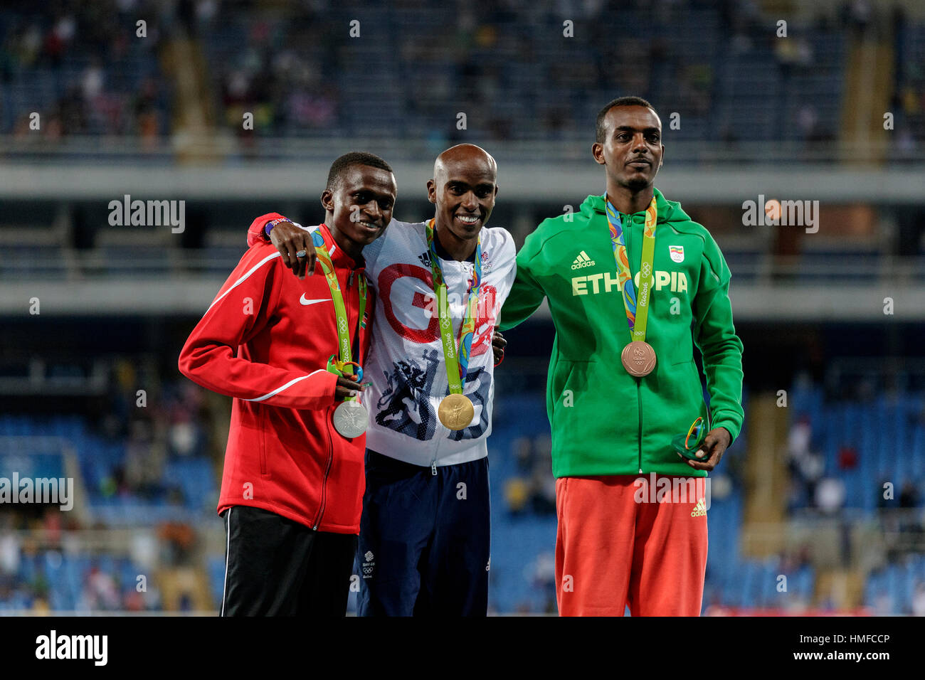 Rio de Janeiro, Brasile. Il 13 agosto 2016. Mo Farah (GBR) vince la medaglia d'oro negli uomini 10.000m al 2016 Olimpiadi estive. ©Paul J. Sutton/NCP Foto Stock