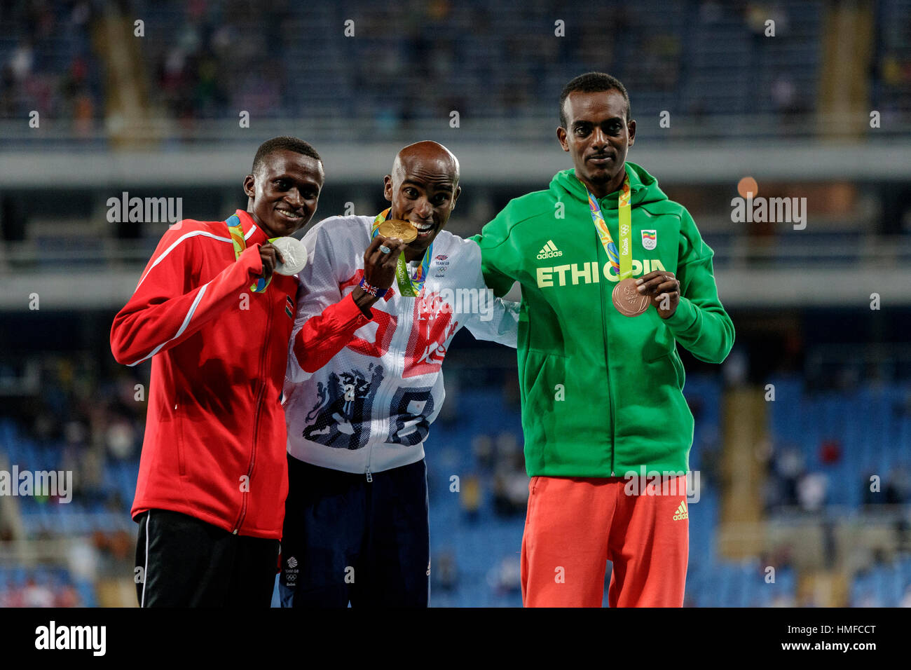 Rio de Janeiro, Brasile. Il 13 agosto 2016. Mo Farah (GBR) vince la medaglia d'oro negli uomini 10.000m al 2016 Olimpiadi estive. ©Paul J. Sutton/NCP Foto Stock