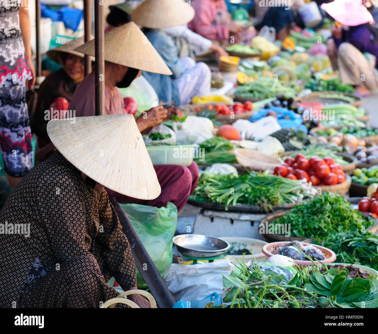 Il venditore sul mercato del colore in Vietnam Foto Stock