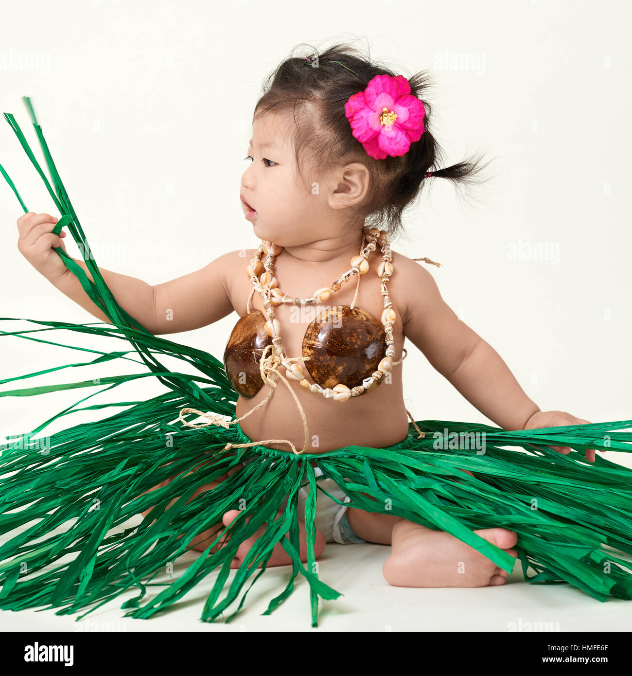 Young girl in hawaiian dance immagini e fotografie stock ad alta  risoluzione - Alamy