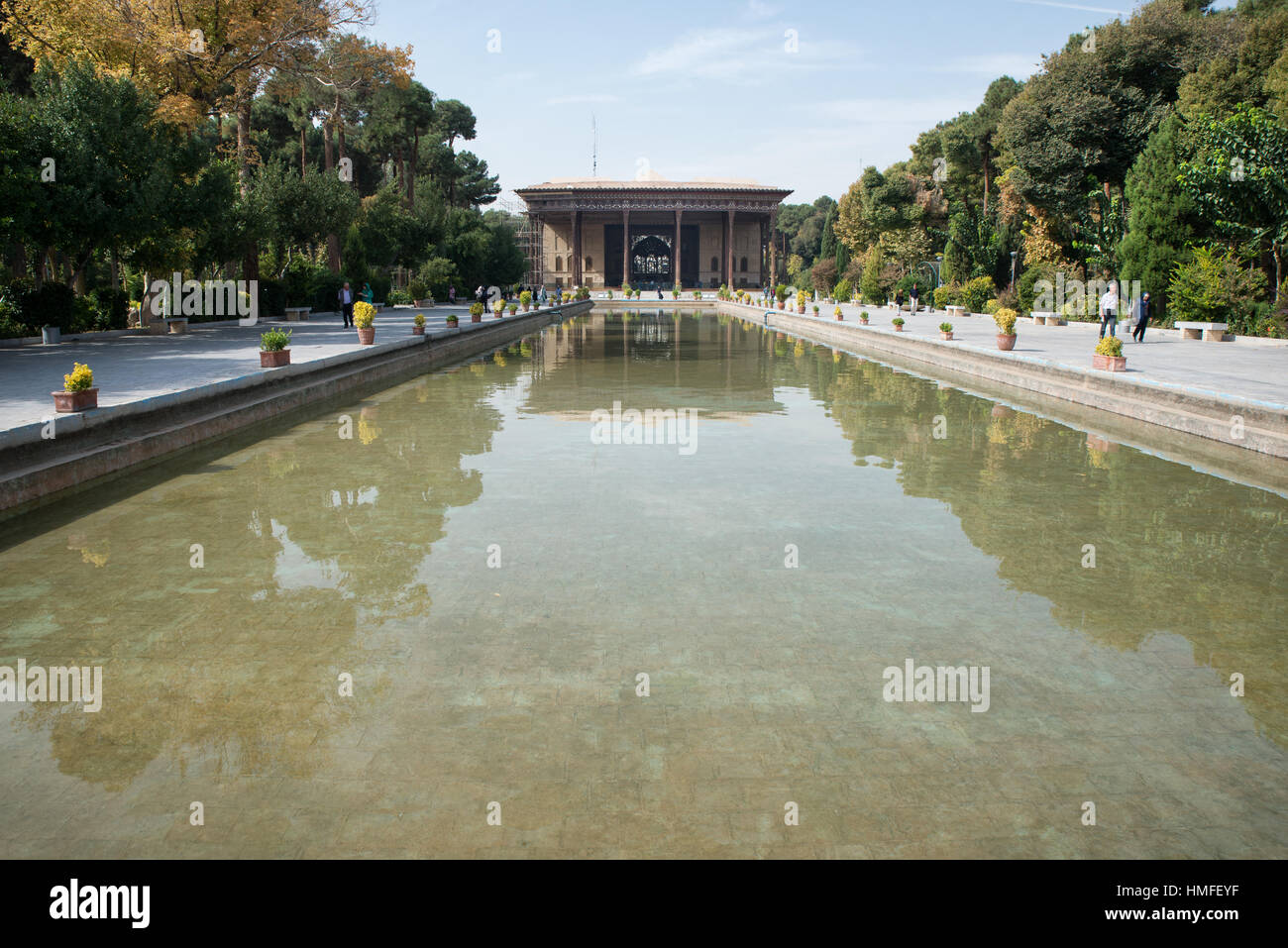 Chehel sotoun palace con colonne che riflette nella piscina di acqua, di Isfahan, Iran Foto Stock