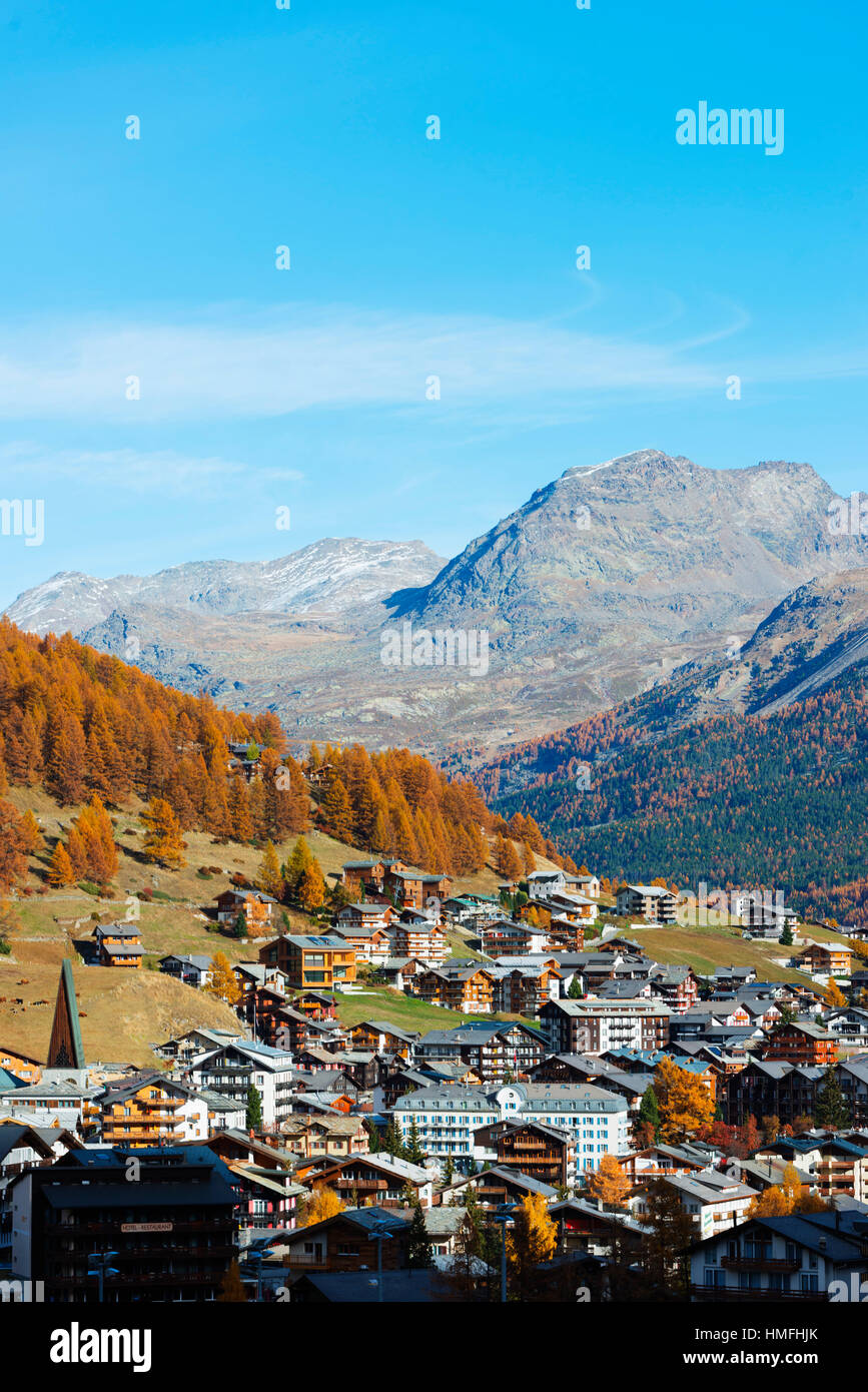 Saas Fee resort in autunno, Canton Vallese, alpi svizzere, Svizzera Foto Stock