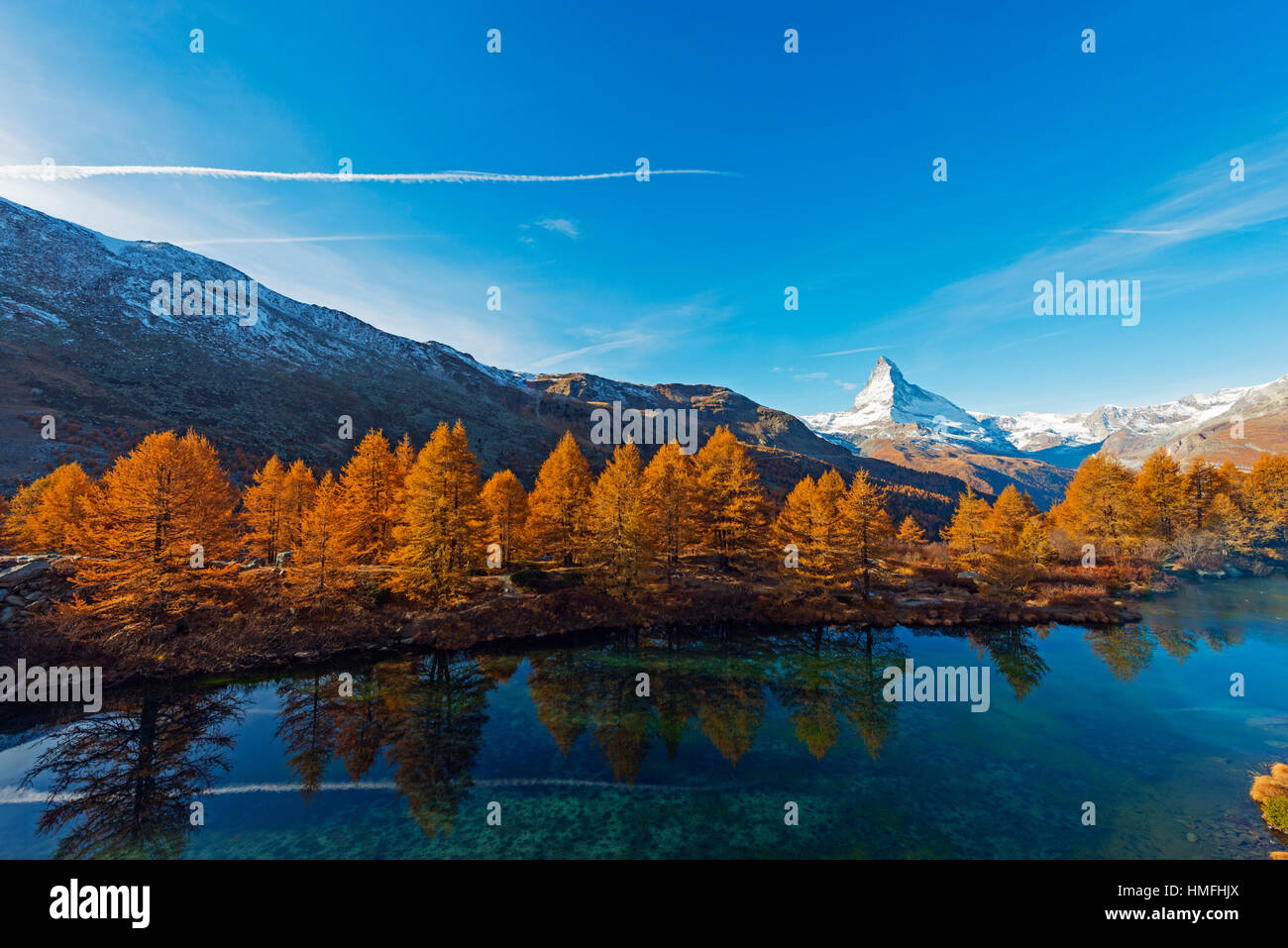 Il Cervino, 4478m, e Grindjisee lago di montagna in autunno, Zermatt, Vallese, alpi svizzere, Svizzera Foto Stock