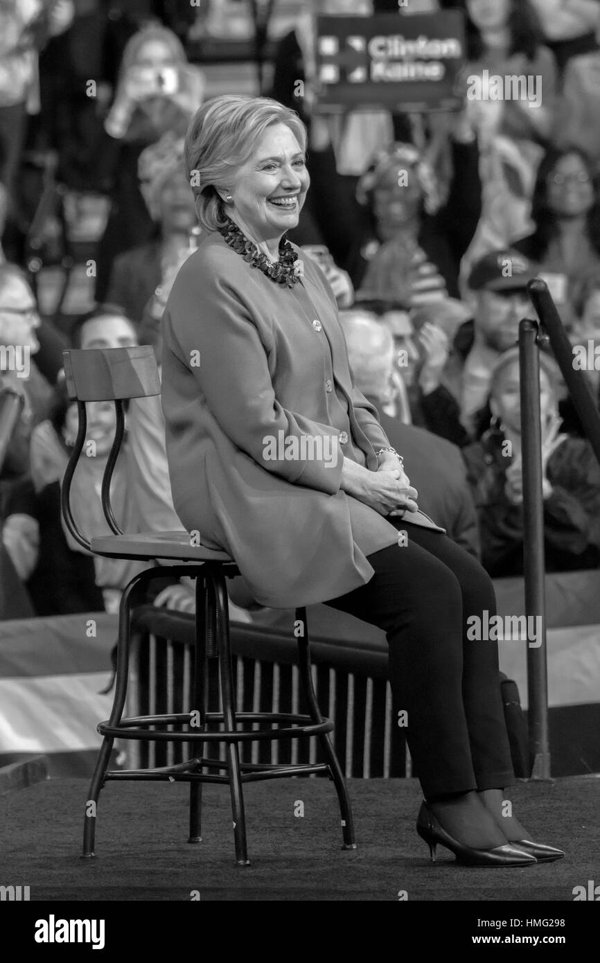 WINSTON-SALEM, NC - 27 Ottobre , 2016: candidato presidenziale democratico Hillary Clinton ci e la First Lady Michelle Obama apparirà in una campagna presidenziale evento. Foto Stock