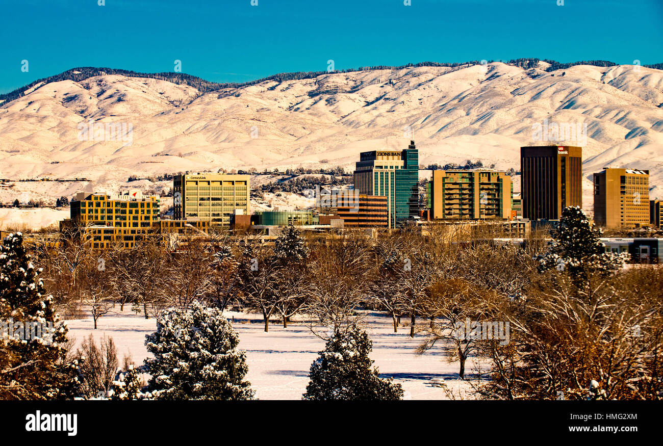 Inverno, città di Boise e piedi colline coperte di neve fresca. Boise, Idaho, Stati Uniti d'America Foto Stock