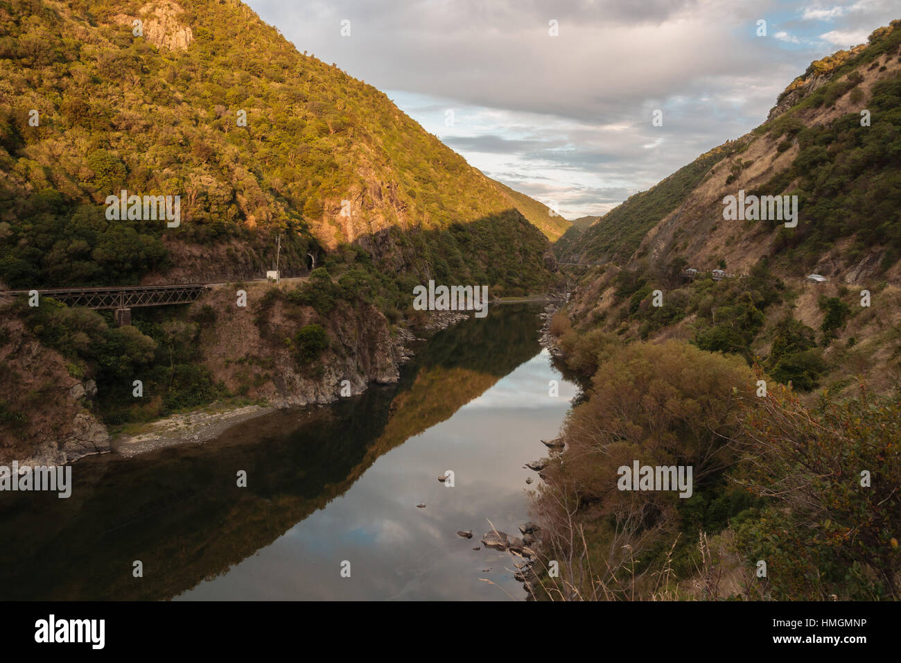 Manawatu Affitto gola o Te Apiti corre tra la Ruahine Tararua e gamme e Manawatu Affitto e Hawkes Bay nell'Isola del nord Foto Stock