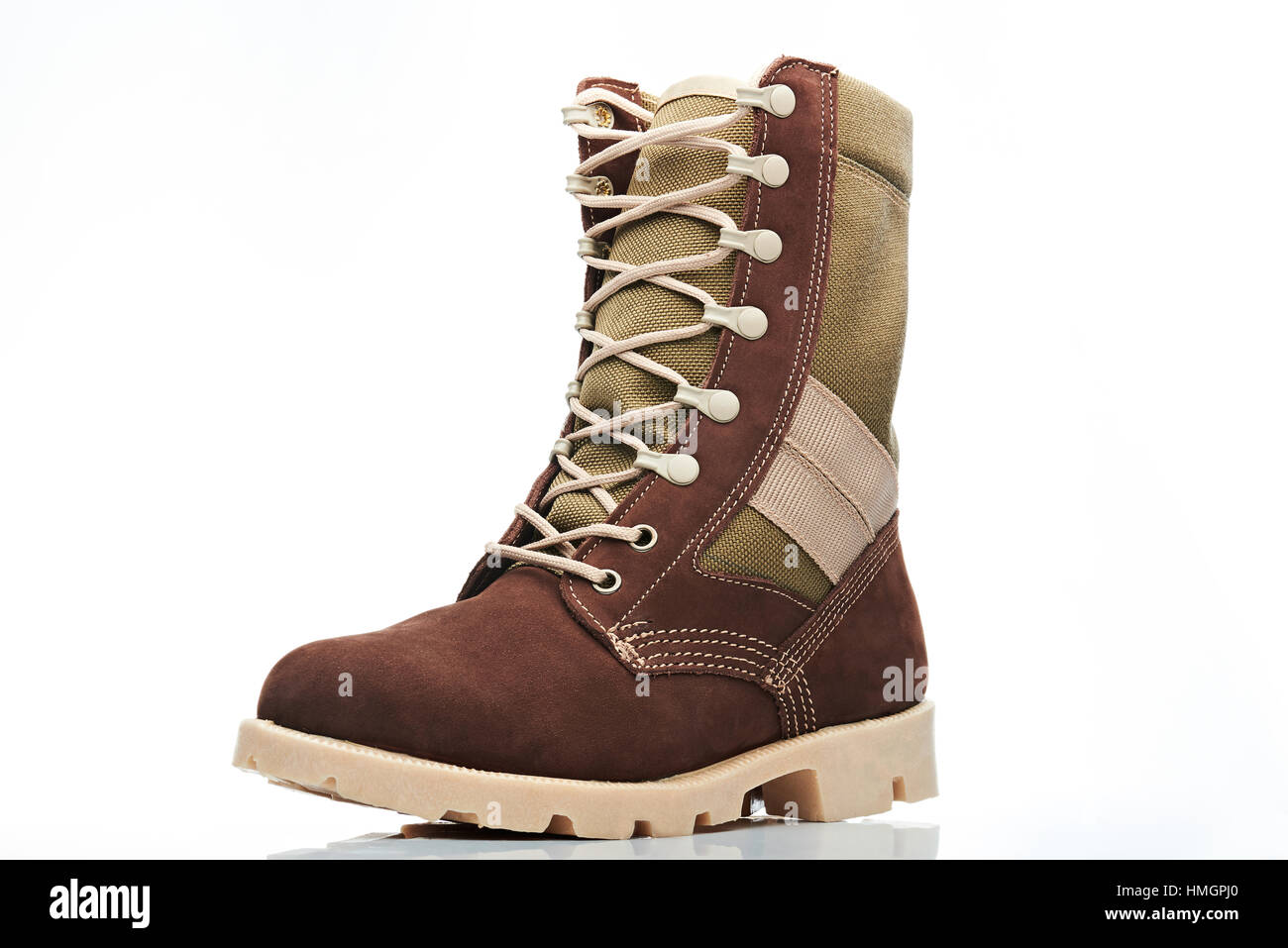 Colore marrone scuro con bronzo in pelle colore combattere gli uomini boot Foto Stock