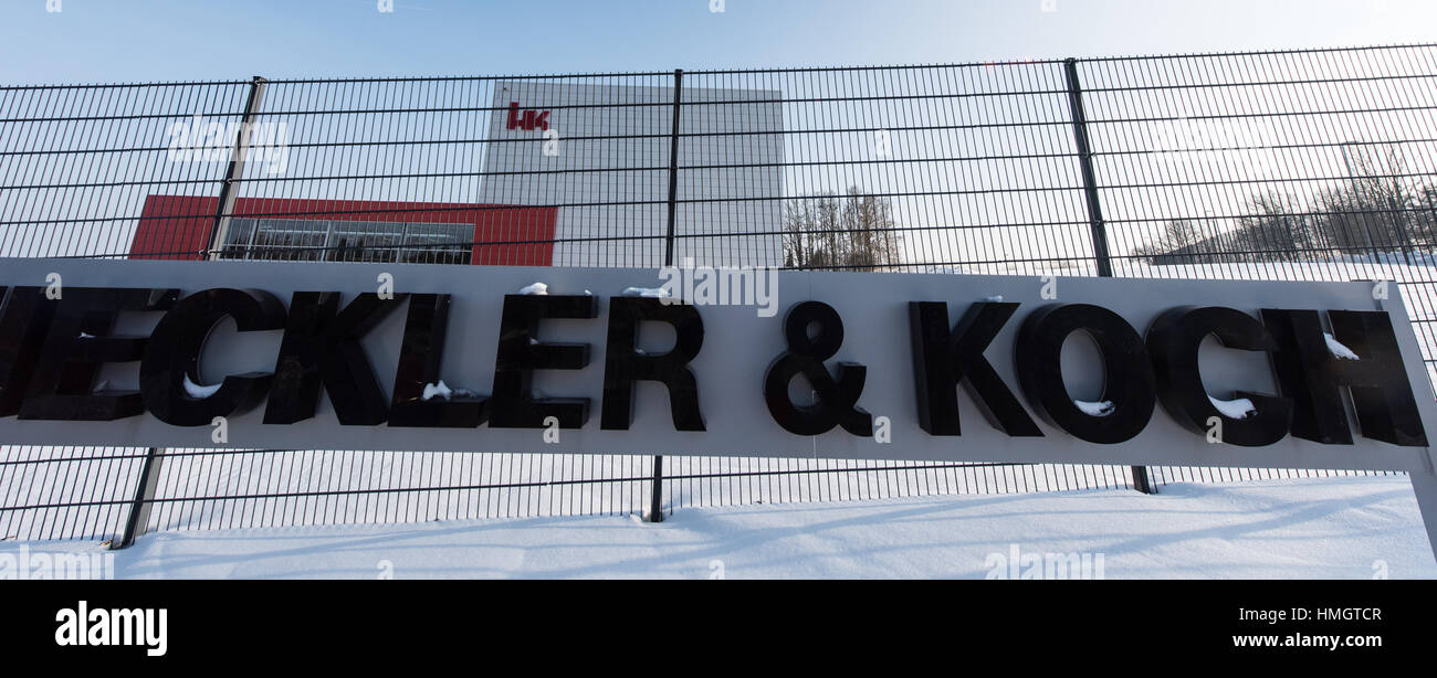 Oberndorf, Germania. 26 gen, 2017. Il logo della armi tedesche fabbricante Heckler & Koch può essere visto al di fuori di una società locali di Oberndorf, Germania, 26 gennaio 2017. Heckler & Koch parteciperà alla gara per un nuovo standard pistola per l'esercito tedesco. Foto: Patrick Seeger/dpa/Alamy Live News Foto Stock