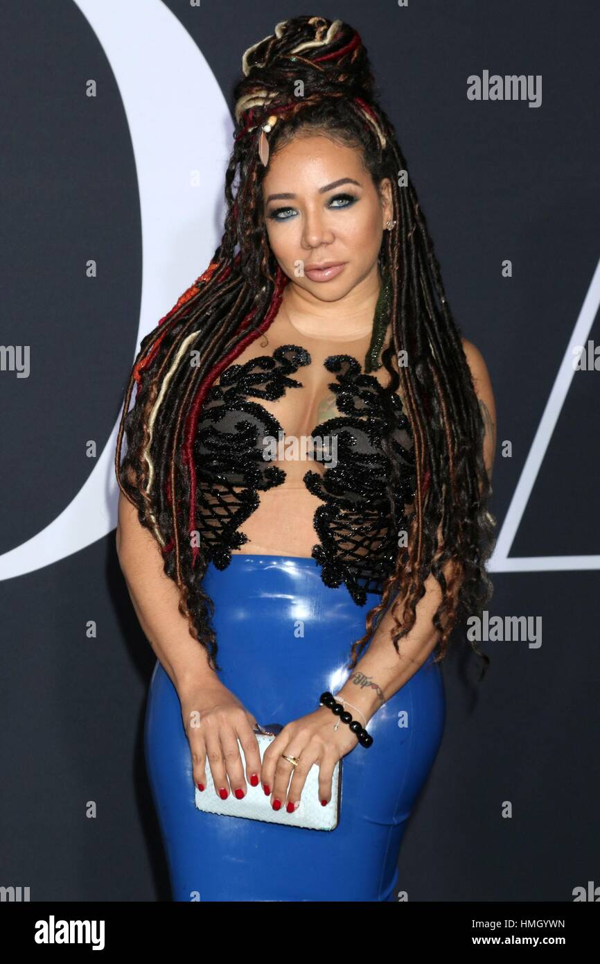 Los Angeles, CA, Stati Uniti d'America. 2° febbraio 2017. Tameka Cottle Harris, aka Tiny presso gli arrivi per cinquanta tonalità più scura Premiere, teatro di Ace Hotel, Los Angeles, CA 2 febbraio 2017. Credito: Priscilla concedere/Everett raccolta/Alamy Live News Foto Stock