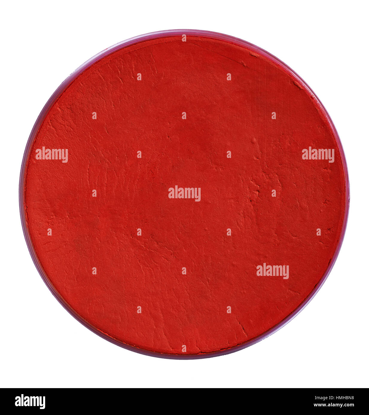 Un taglio fuori immagine circolare di un campione di colore rosso di vernice in polvere o compongono Foto Stock