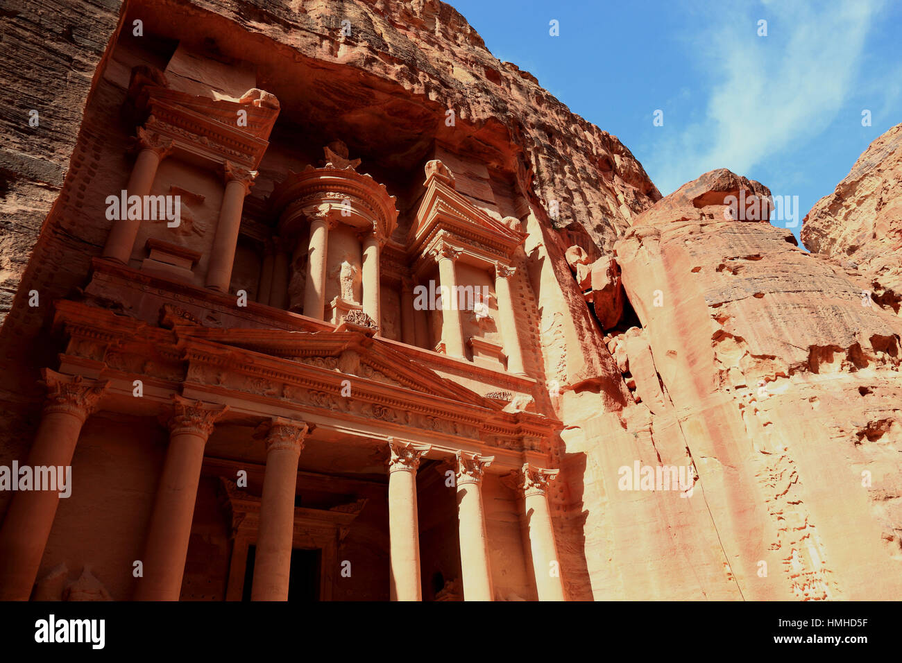 Il Khazne al-Firaun, Chaznat al-Firaun, Al-Khazneh, casa del tesoro del faraone, un mausoleo colpito dalla roccia, abbandonato rock city Petra, al-Ba Foto Stock