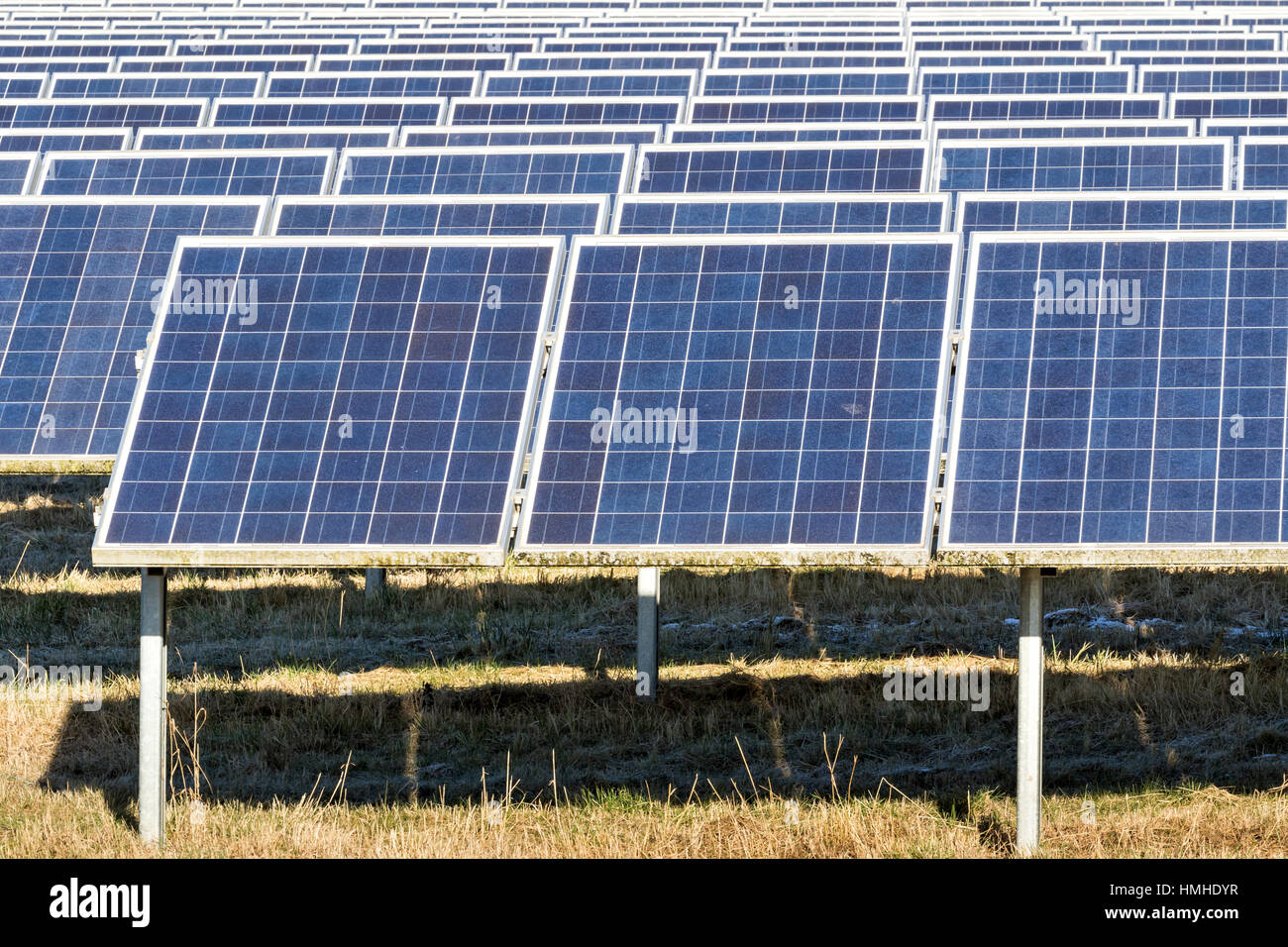 Montato a terra centrale fotovoltaica Foto Stock