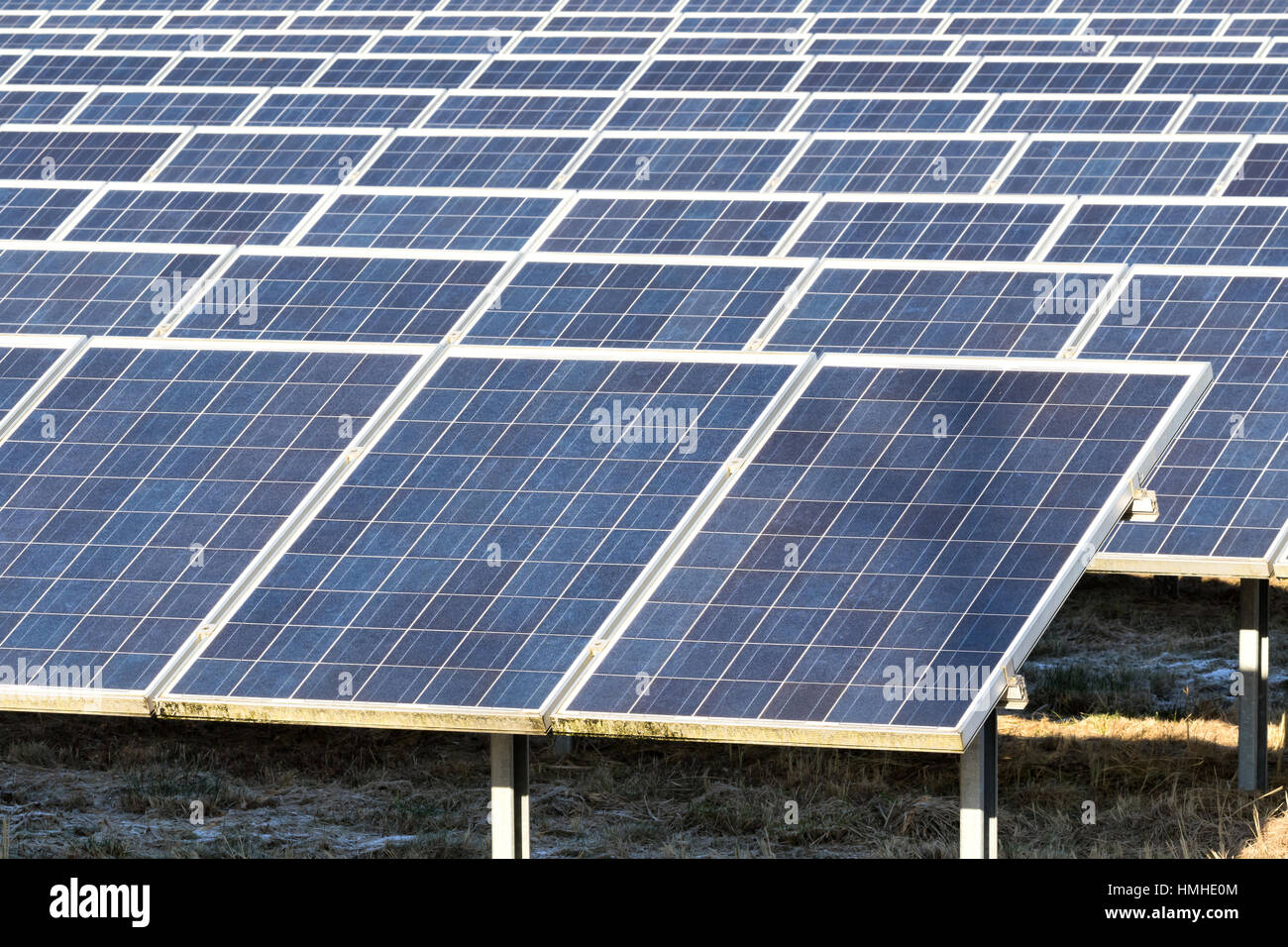 Montato a terra centrale fotovoltaica Foto Stock