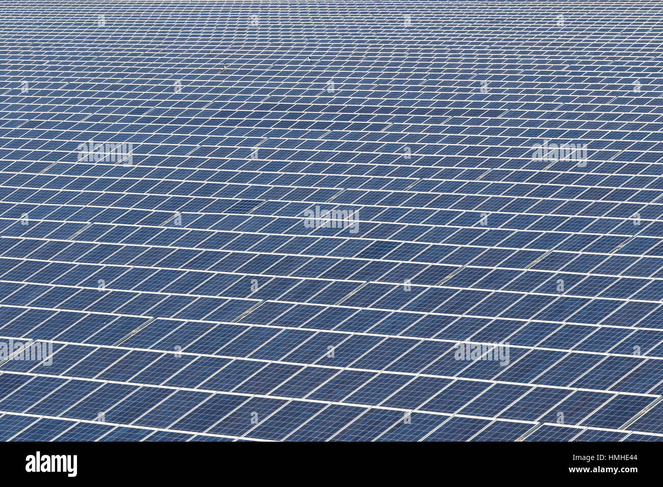 Montato a terra centrale fotovoltaica Foto Stock