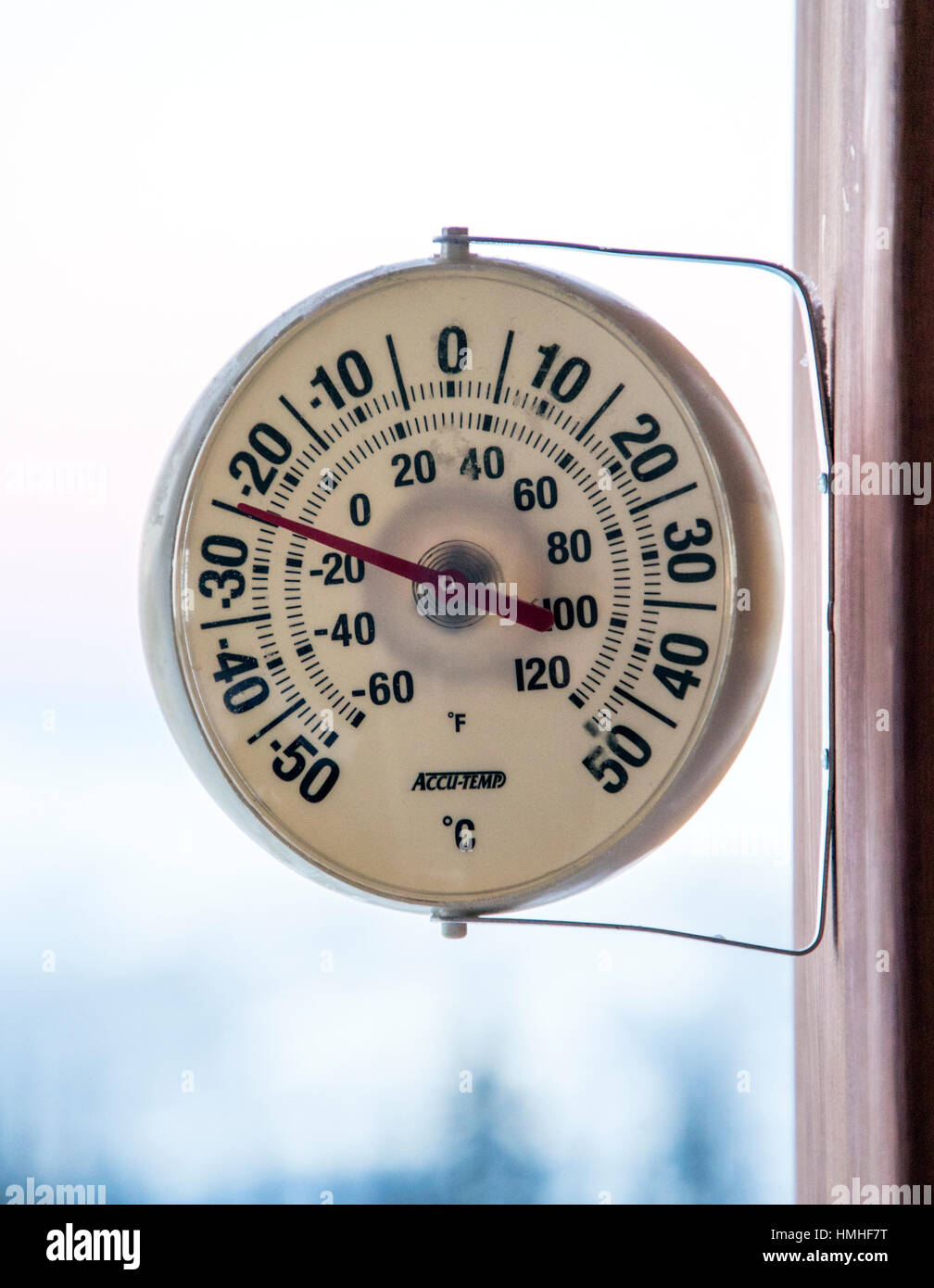 Termometro da esterno legge -25 C.; Sentry Lodge; 6920 ft; Esplanade gamma; Selkirk gamma; British Columbia; Canada Foto Stock