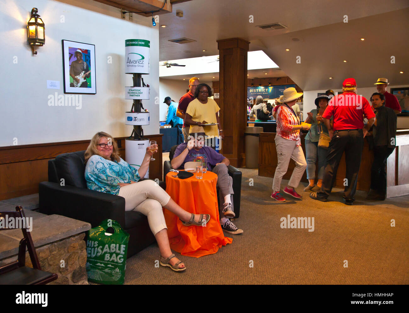 Il Premier Club offre comfort e stile al 59TH MONTEREY JAZZ FESTIVAL - Monterey, California Foto Stock