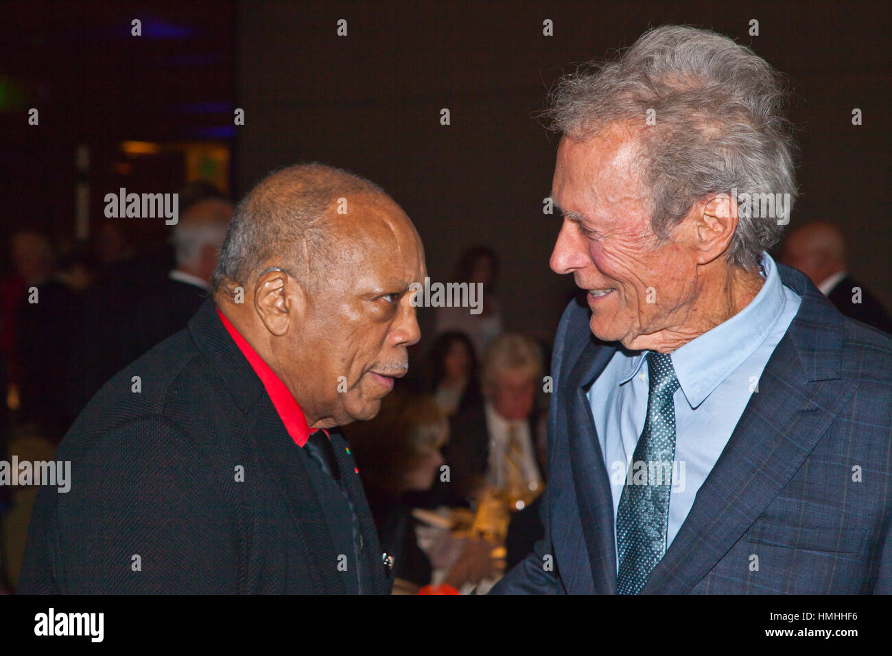 QUINCY JONES con Clint Eastwood in occasione della cena di gala della 59a MONTEREY JAZZ FESTIVAL - Monterey, California Foto Stock