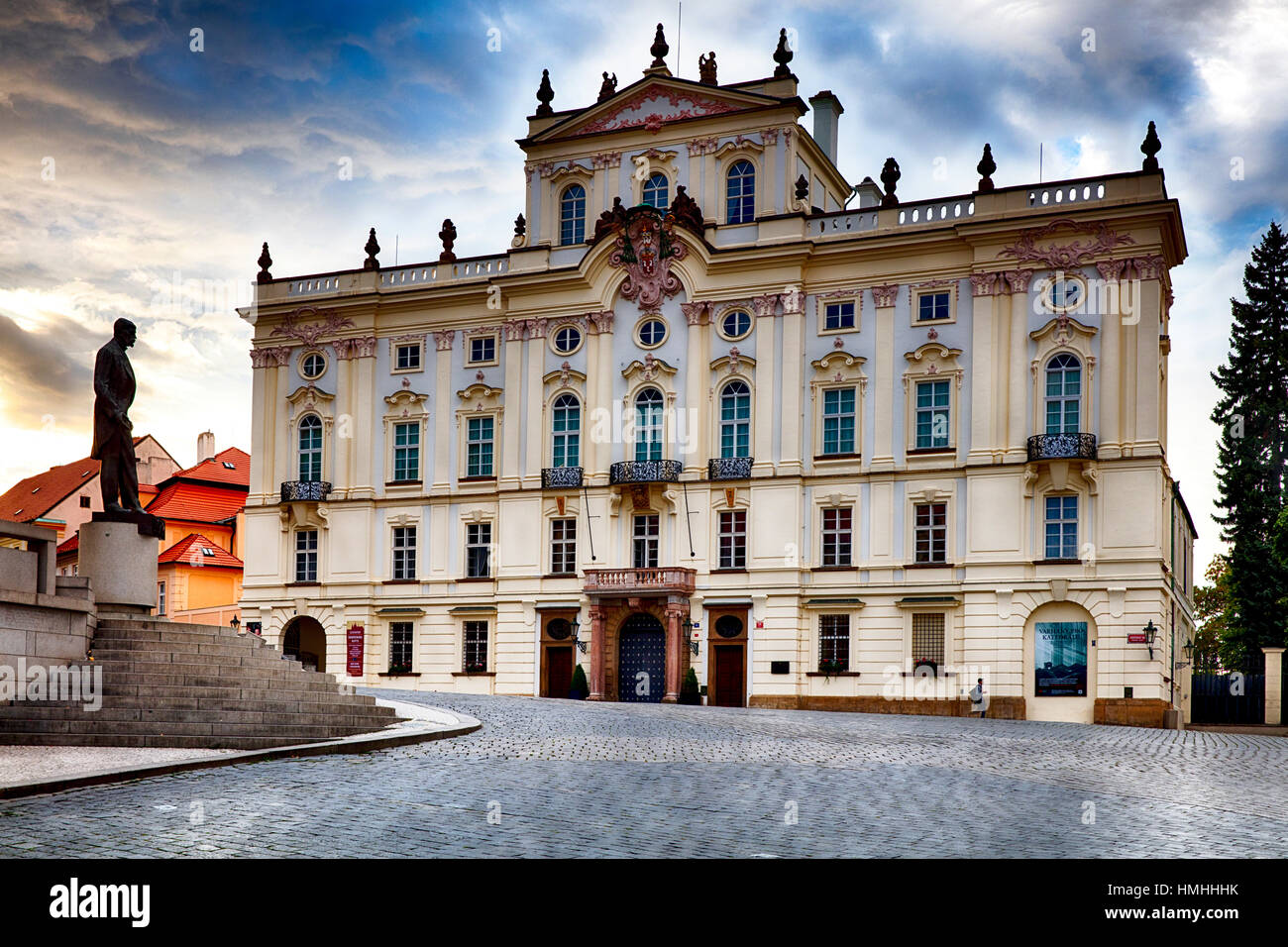 Vista di una galleria nazionale Buildinhg di Praga, Stemberg Palace, Repubblica Ceca Foto Stock