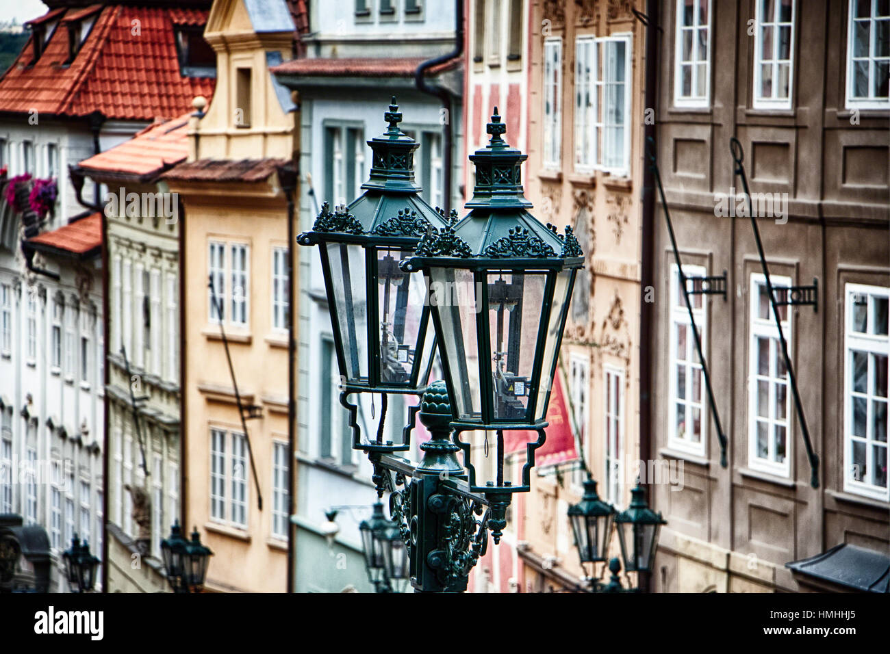 Vista ravvicinata di classico lampade a gas su una strada, Città Vecchia, Praga, Repubblica Ceca Foto Stock