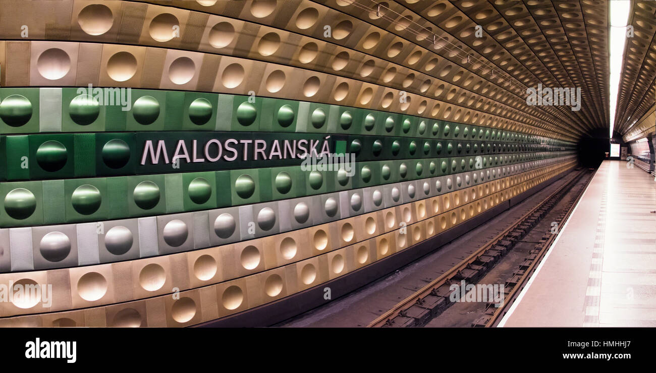 Fermata metro Malostranska piattaforma, Praga, Repubblica Ceca Foto Stock