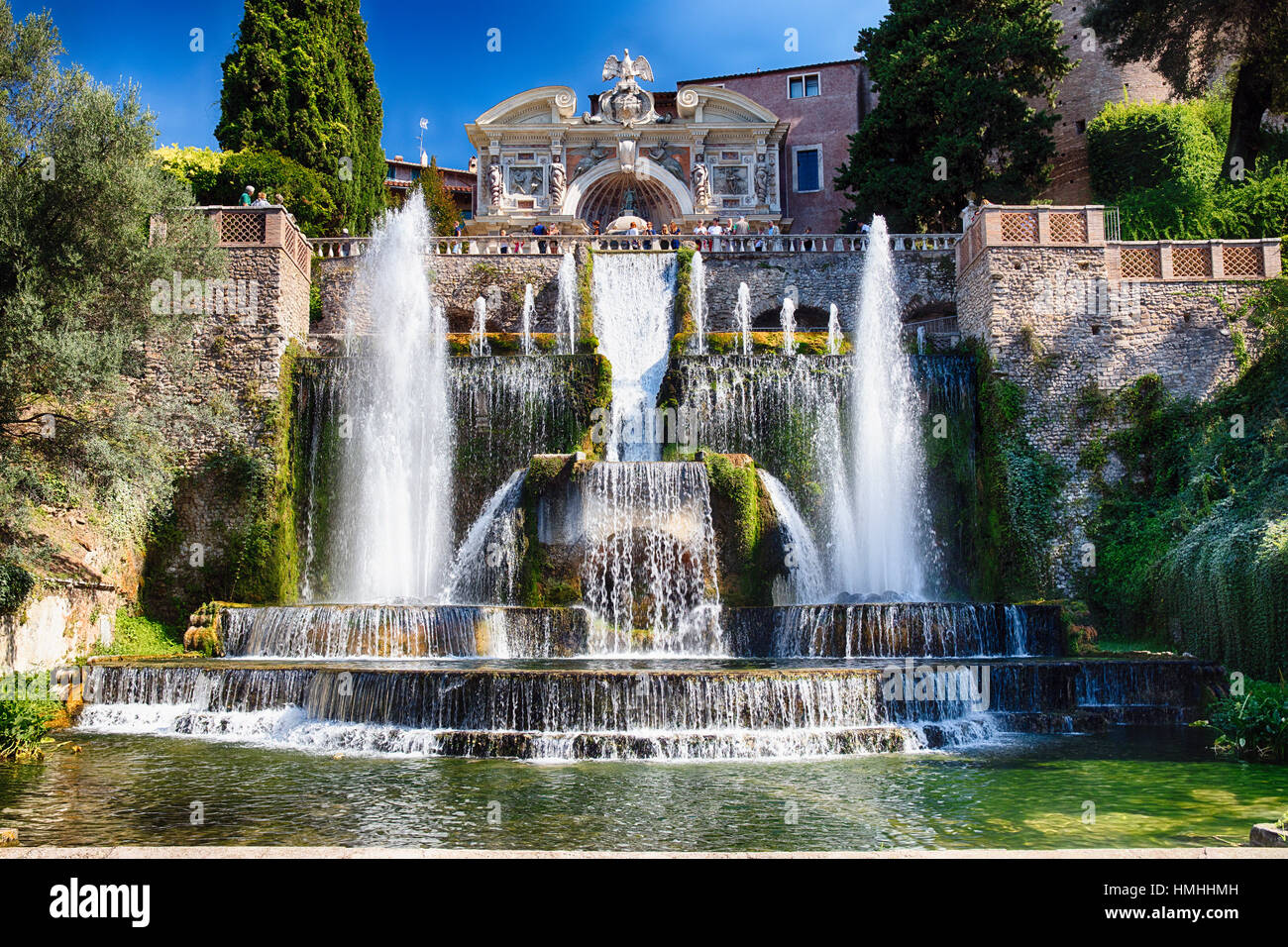 Basso angolo di vista la fontana del Nettuno, Villa d E'Ste, Tivoli, Lazio, Italia Foto Stock
