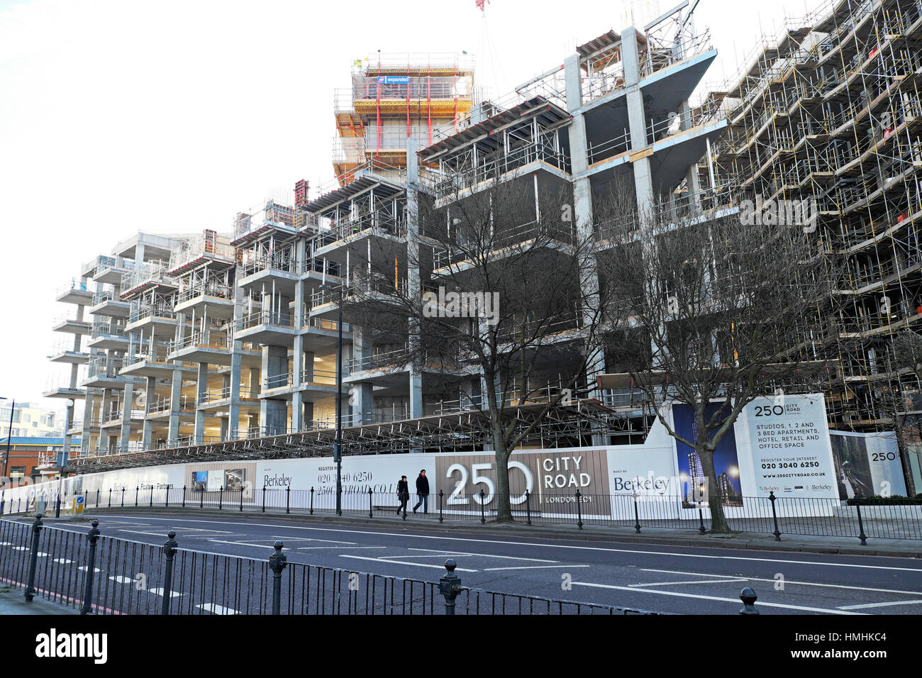 Nuovo impiego misto alloggiamento, retail, intrattenimento lo sviluppo di proprietà in costruzione a 250 City Road nel quartiere di Islington, Londra UK KATHY DEWITT Foto Stock