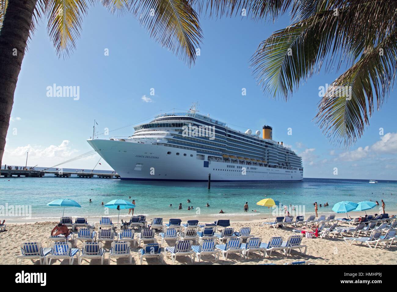 Costa Crociere Cruise ormeggiata nel porto di Grand Turk, Turchi  Britanniche, Isole territorio di oltremare, dei Caraibi Foto stock - Alamy