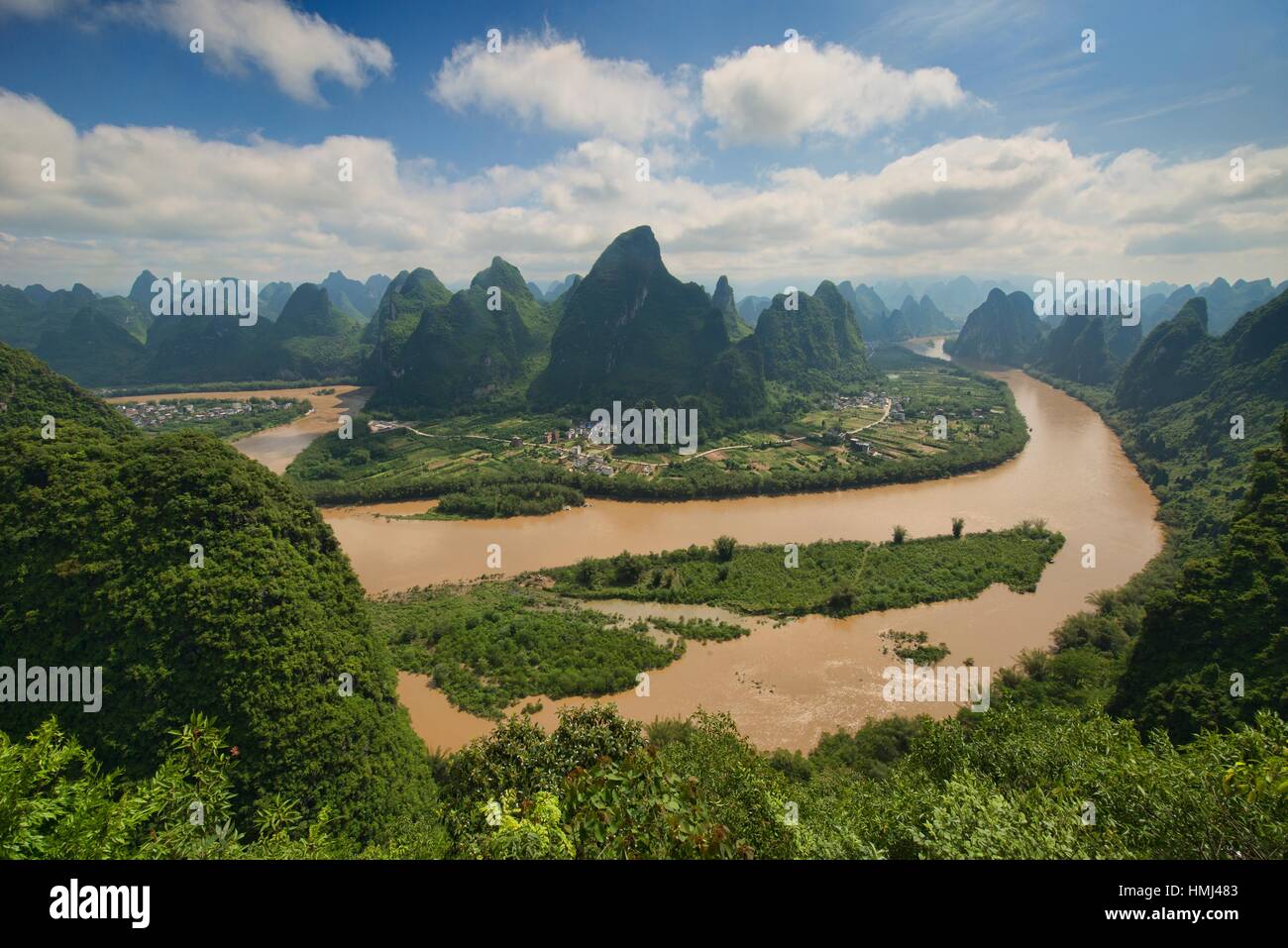 Birdseye vista del fiume Li da Xianggong montagna, Xingping, Guangxi Regione autonoma, Cina. Foto Stock