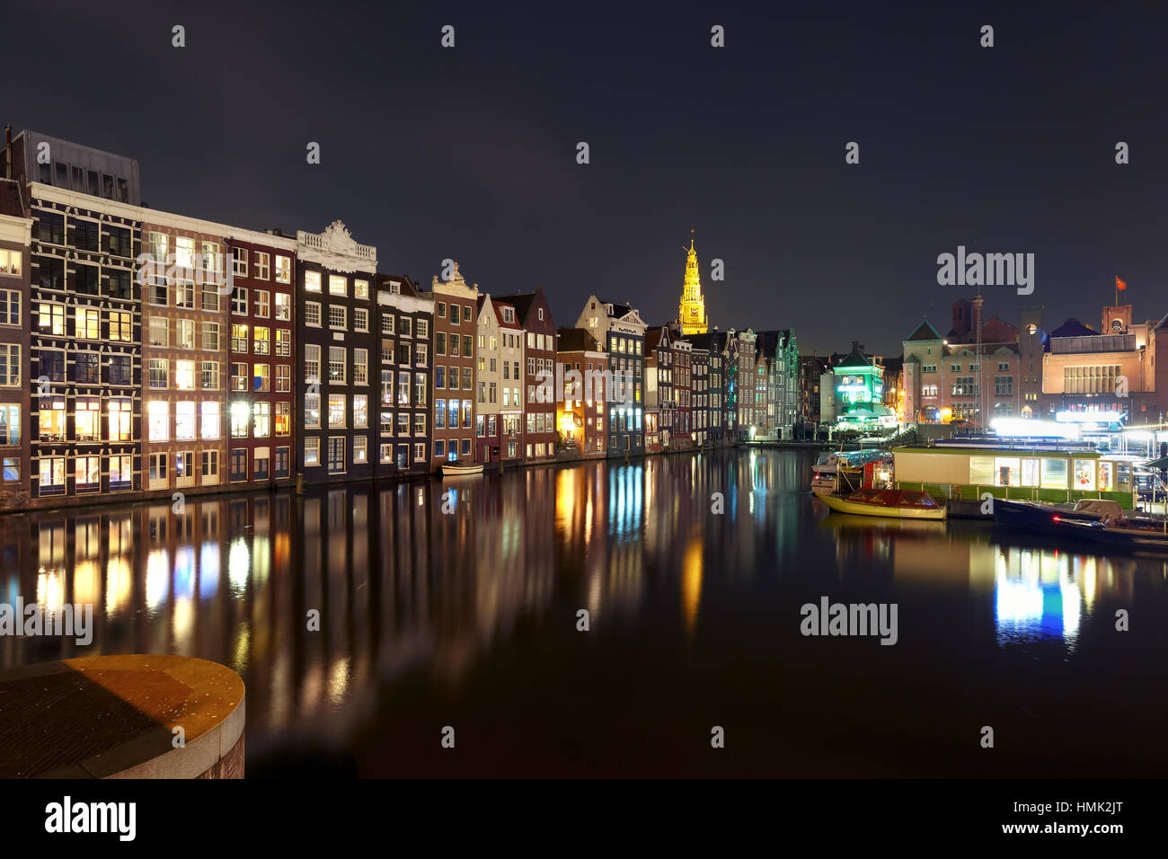 Notte Amsterdam case tipiche, Paesi Bassi Foto Stock