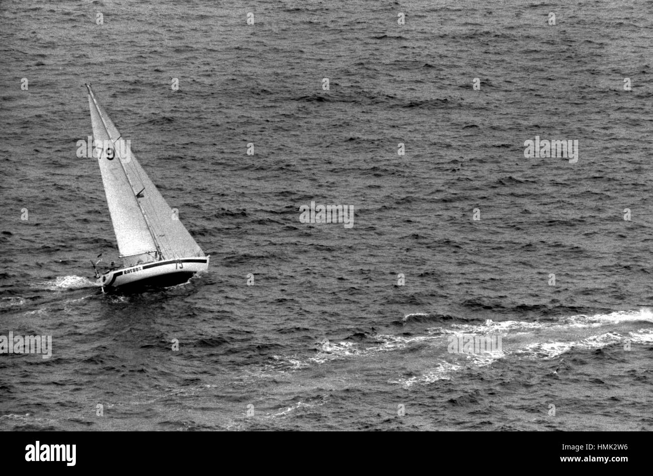 AJAXNETPHOTO. 7 Giugno, 1980. PLYMOUTH in Inghilterra. - OSTAR 1980 - con una sola mano - GARA - GUY BERNARDIN (FRA) navigato RATSO II AL 44esimo posto assoluto e 26TH IN CLASSE. Foto:JONATHAN EASTLAND/AJAX REF;800706 29 Foto Stock