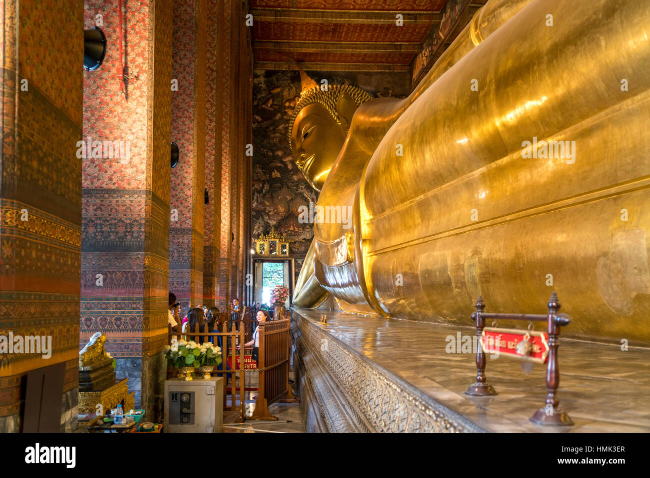 Reclinazione gigante golden buddha, Wat Pho, Bangkok, Thailandia Foto Stock