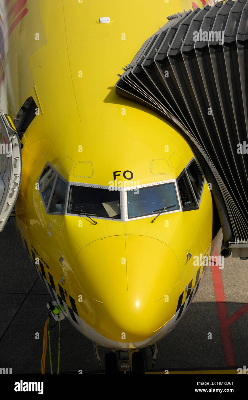 Parabrezza di TUIfly Boeing 737-800 parcheggiata Foto Stock