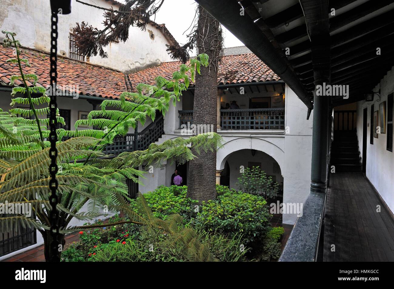 Il patio di un'era coloniale edificio che ospita il famoso ristorante la sociedad in calle11 6-42, la candelaria distretto di Bogotà, Colombia, America del sud. Foto Stock