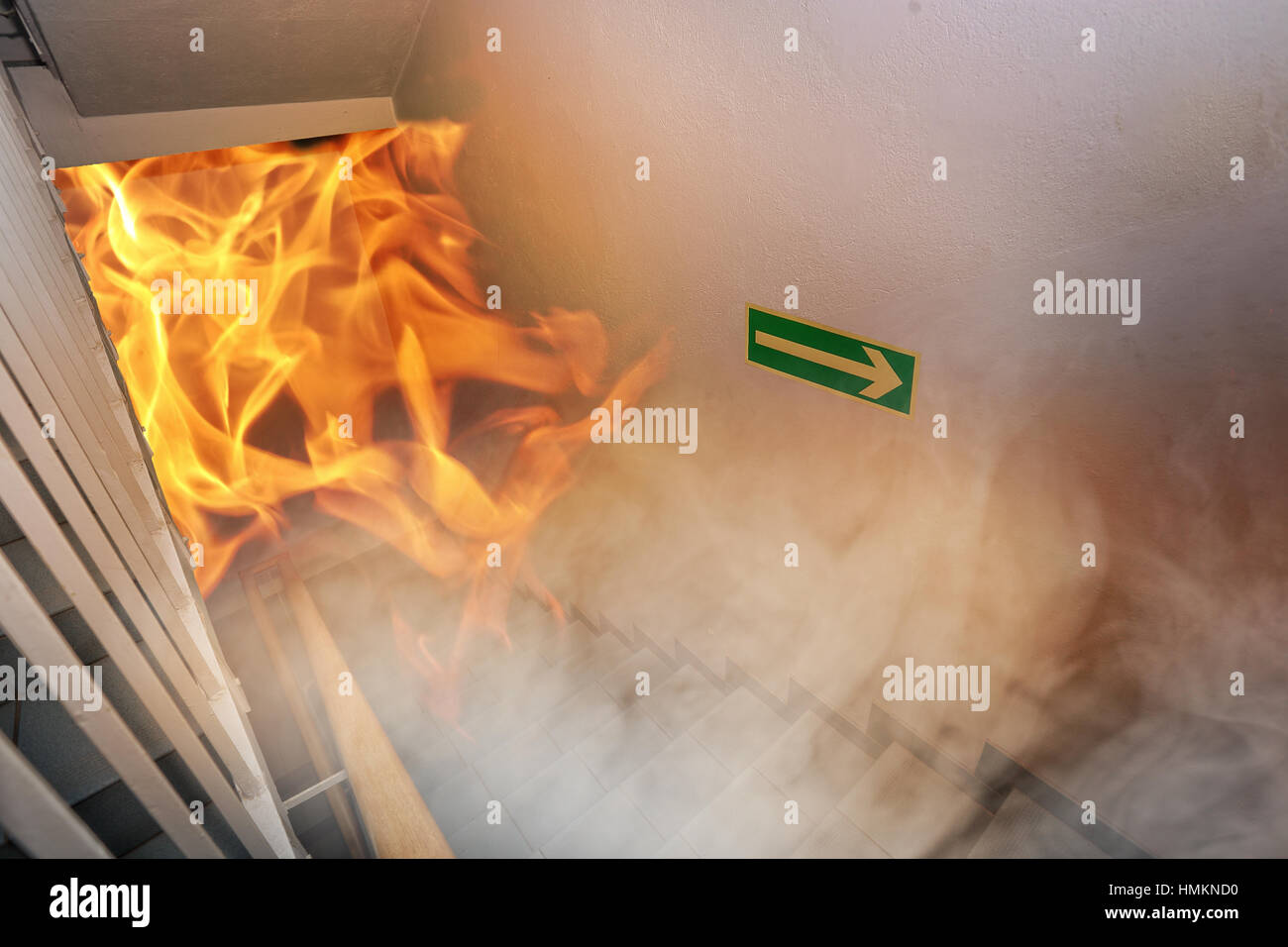 Uscita di emergenza e il grande incendio Foto Stock