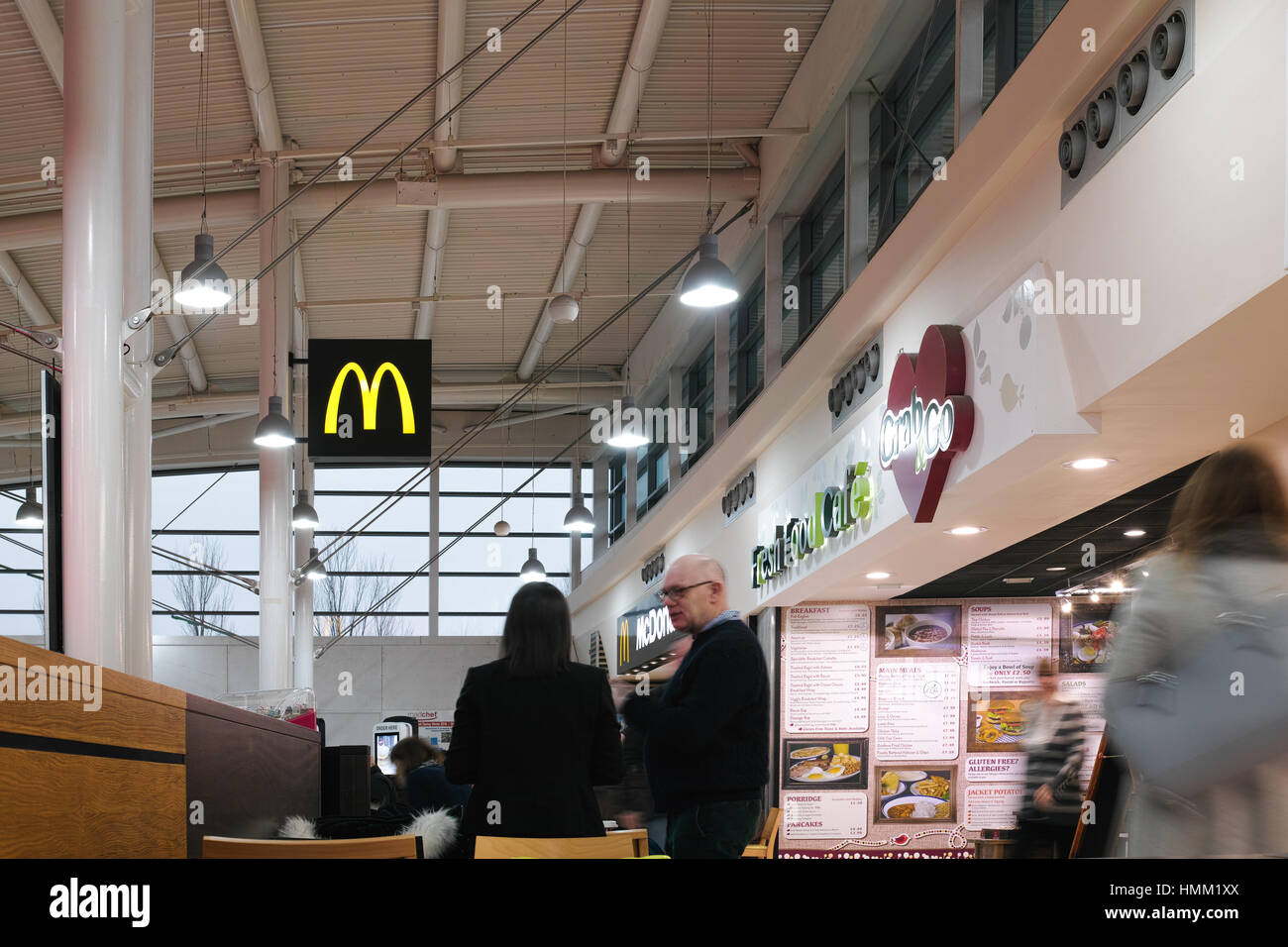 McDonald's, stazione di servizio M6, Norton Caanes, vicino a Birmingham. Foto Stock