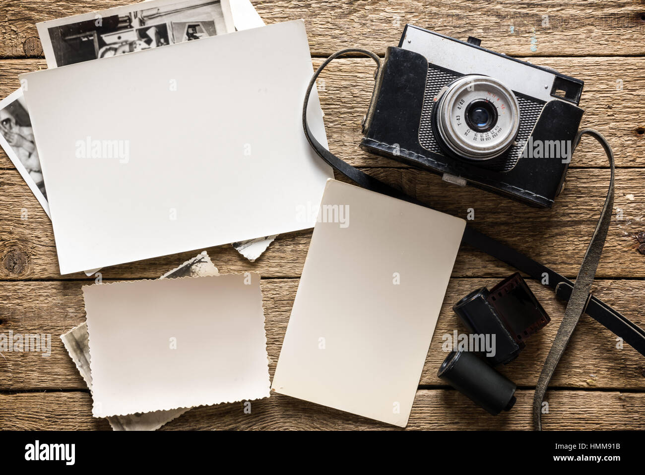 Concetto di fotografia con la vecchia fotocamera e foto Foto Stock