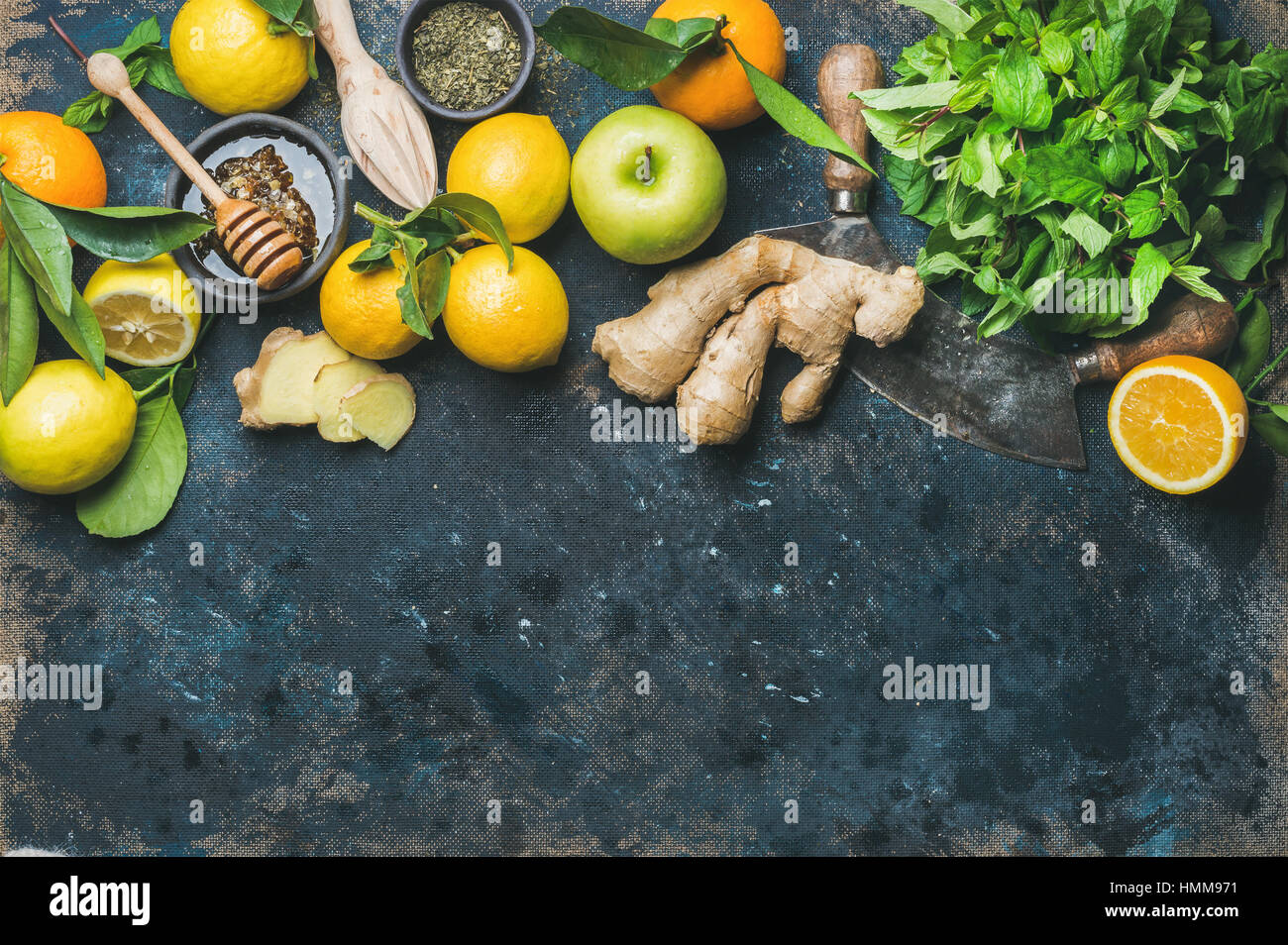 Ingredienti per rendere l'immunità naturale di survoltaggio bevanda calda nella casella Foto Stock