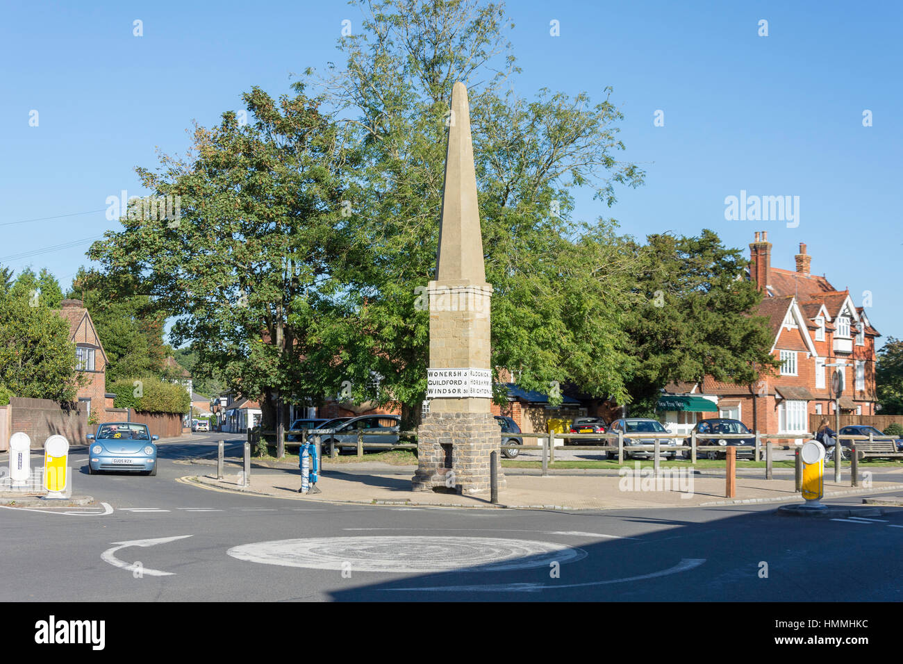 L'Obelisco, High Street, Cranleigh, Surrey, England, Regno Unito Foto Stock