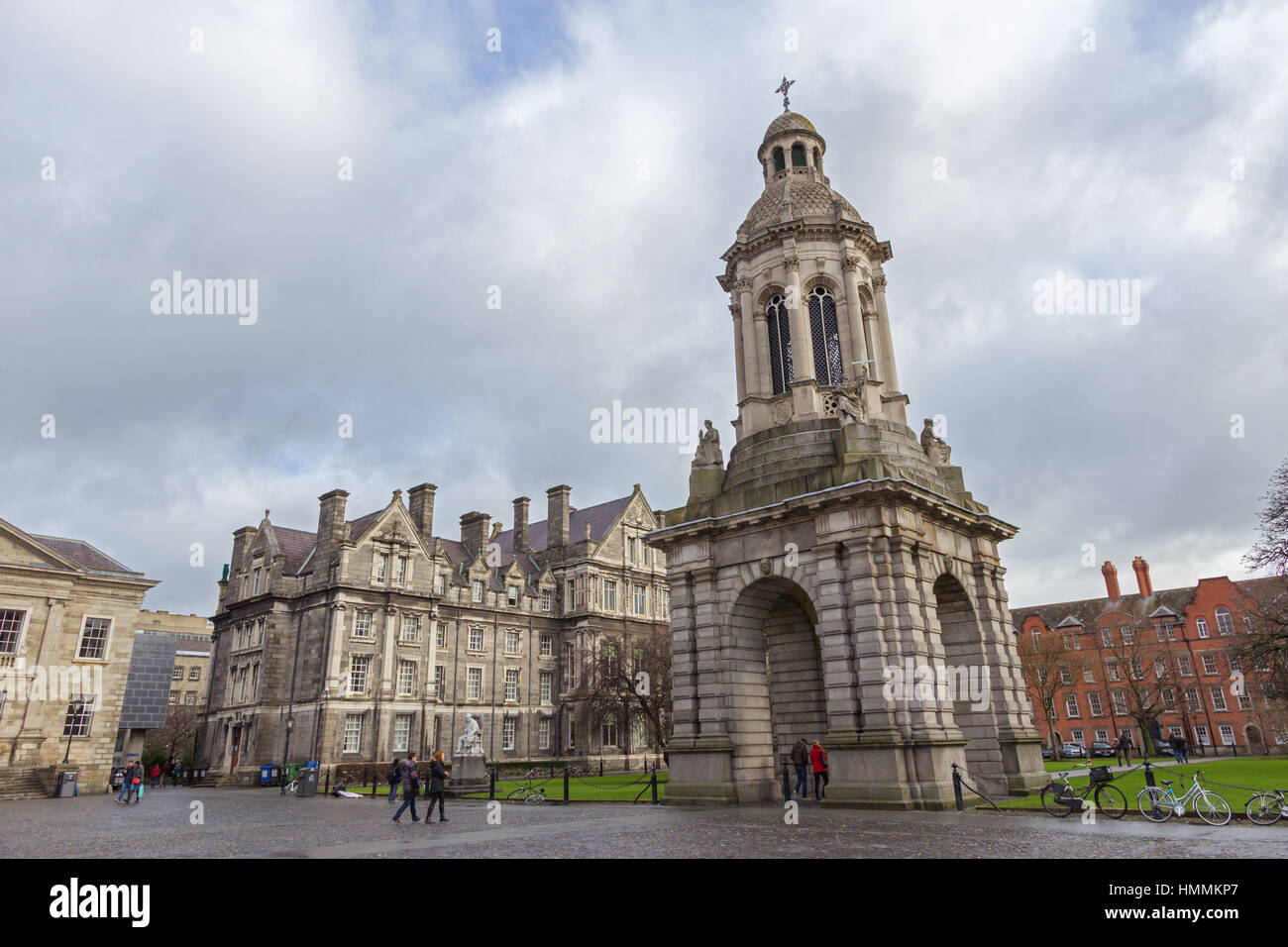 Torre Campanaria nel cortile del Trinity College Foto Stock