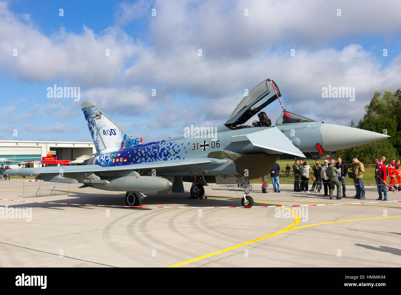 LAAGE, Germania - 23 agosto 2014: un tedesco Air Force Eurofighter Typhoon sul display durante la Laage airbase open house. Il velivolo è il quattrocentesimo bui Foto Stock