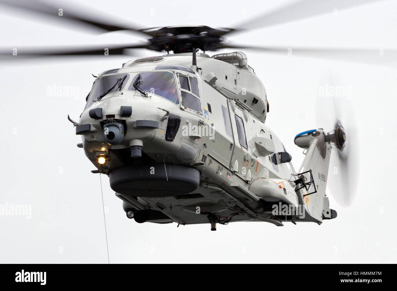 DEN Helder, Paesi Bassi - 23 giugno: Dimostrazione di un'operazione di salvataggio da un marina olandese elicottero NH90 durante la marina olandese giorni. Giugno 23, 2013 HO Foto Stock