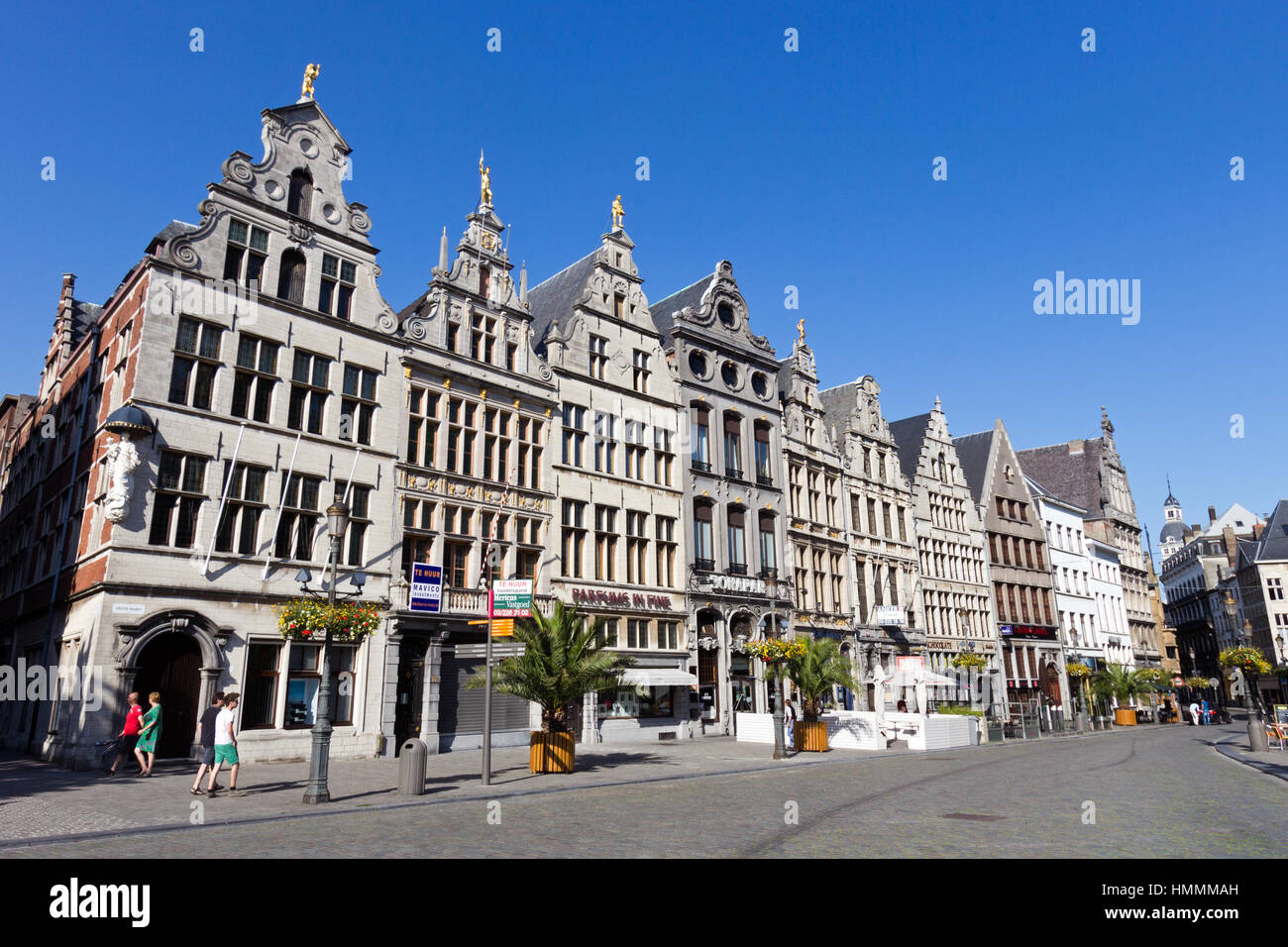Anversa - luglio 9: Case di Grote-Markt nel centro storico il 9 luglio 2013 ad Anversa, in Belgio. Anversa è la seconda città più grande in Belgio wi Foto Stock