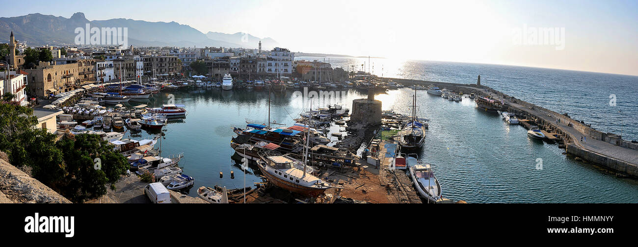 Panorama di Kyrenia porto. Kyrenia (Girne), Cipro. Foto Stock