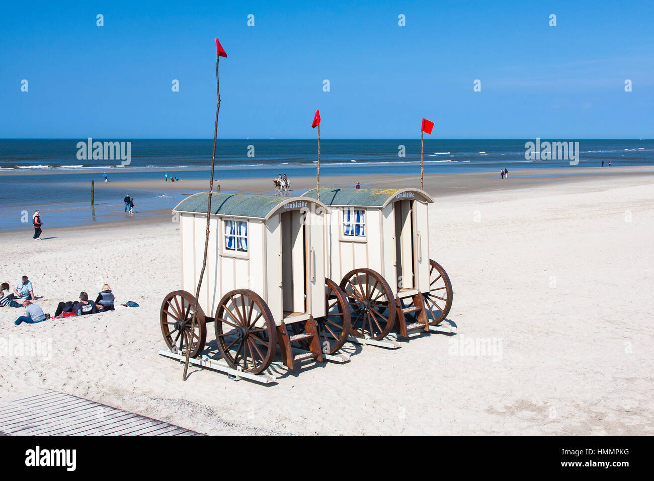 Norderney - 9 maggio: spogliatoi su ruote sulla spiaggia in Norderney, Germania il 10 maggio 2013 Foto Stock