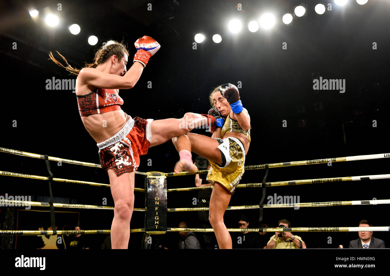 Las Vegas, Stati Uniti d'America. 03Feb, 2017. Las Vegas, Nevada, 3 febbraio 2017 - Lion lotta 34 presso il Tropicana Hotel and Casino - Iman "Pretty Killer" Barlow vs. Meryum "Mergen" Uslu - Lion lotta donna Super Peso gallo titolo - Photo credit: Ken Howard immagini Credito: Ken Howard/Alamy Live News Foto Stock