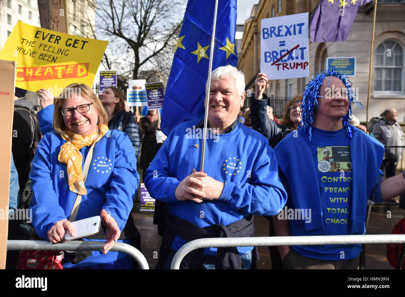A Downing Street, Londra, Regno Unito. 4° febbraio 2017. Protesta di ritardare l'articolo 50 e Brexit di fronte a Downing Street. Credito: Matteo Chattle/Alamy Live News Foto Stock