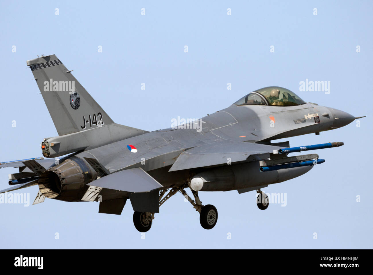 LEEUWARDEN, PAESI BASSI - Apr 21, 2016: Royal Netherlands Air Force F-16 sbarco durante l'esercizio Frisone bandiera. Foto Stock