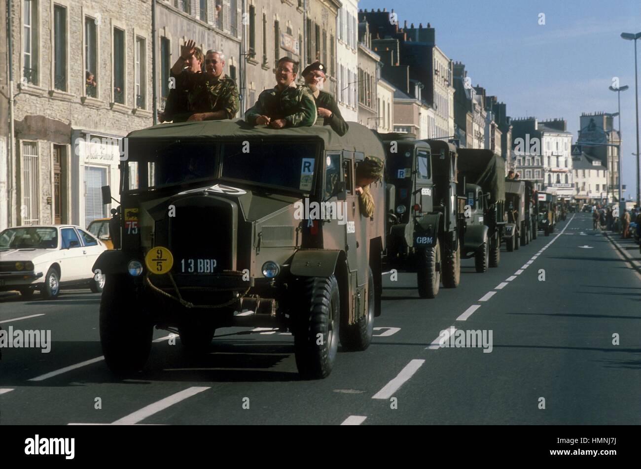 La Normandia (Francia), dei veterani di guerra e collezionisti di vintage veicoli militari partecipano annualmente cerimonie per la commemorazione dello sbarco alleato del giugno 1944 Foto Stock