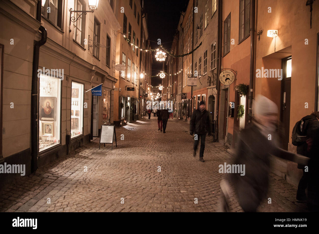 KÖPMANGATAN città vecchia di Stoccolma con negozi e le decorazioni di Natale Foto Stock